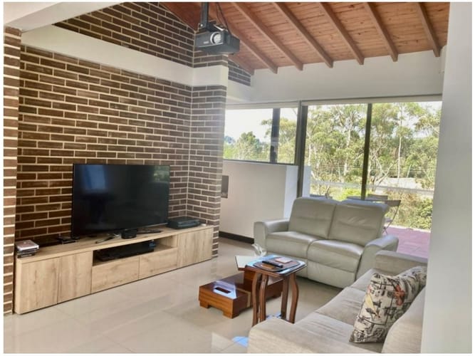 Casa de 5 alcobas en venta en La Clara, Guarne, 309 m² · foto 10 de 24