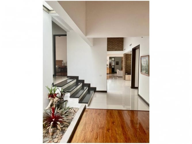 Casa de 5 alcobas en venta en La Clara, Guarne, 309 m² · foto 13 de 24