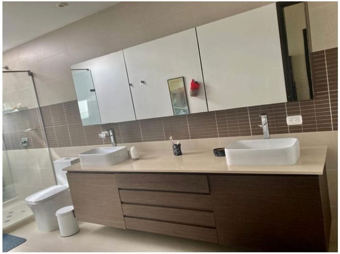 Casa de 5 alcobas en venta en La Clara, Guarne, 309 m² · foto 20 de 24