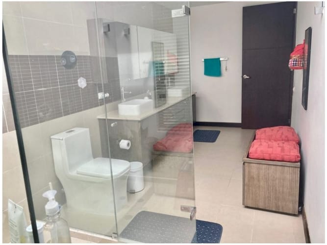 Casa de 5 alcobas en venta en La Clara, Guarne, 309 m² · foto 22 de 24