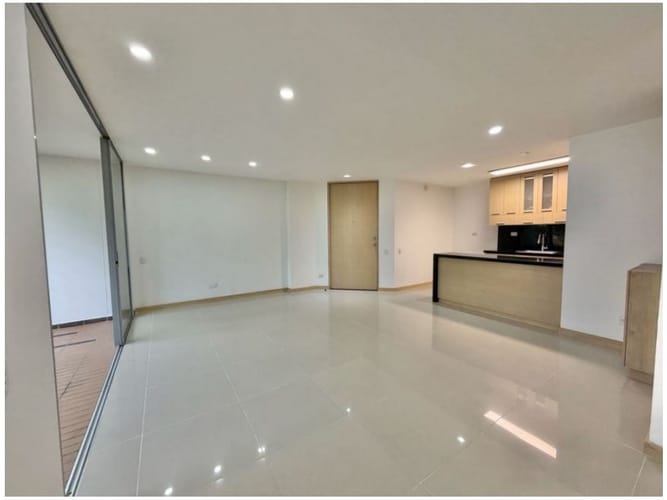 Apartamento en venta en Loma Del Chocho, Envigado · foto 2 de 11
