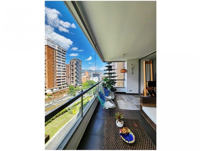 Apartamento en venta en El Poblado, Medellín · foto 2 de 15