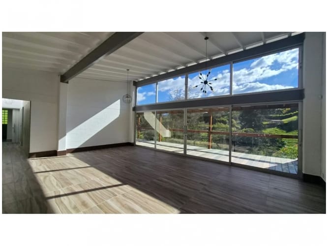 Casa de 3 alcobas en venta en Pantanillo, El Retiro, 278 m² · foto 2 de 15