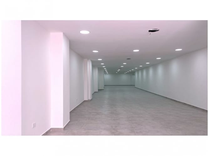 Local en venta en Los Angeles, Medellín, 257 m² · foto 2 de 14
