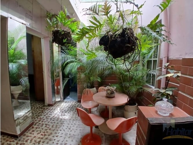 Casa de 6 alcobas en venta en Boston, Medellín, 215 m² · foto 12 de 20