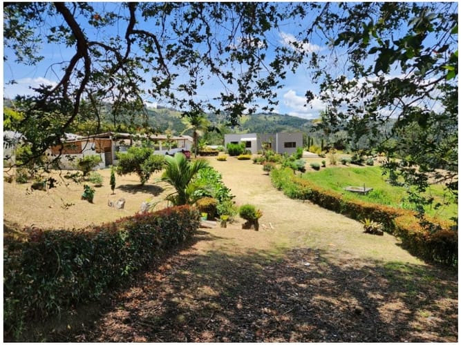 Casa de 3 alcobas en venta en San Jose, Guarne, 250 m² · foto 3 de 14