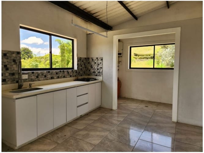 Casa de 3 alcobas en venta en San Jose, Guarne, 250 m² · foto 6 de 14