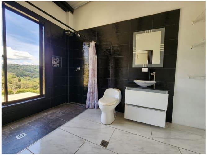Casa de 3 alcobas en venta en San Jose, Guarne, 250 m² · foto 11 de 14