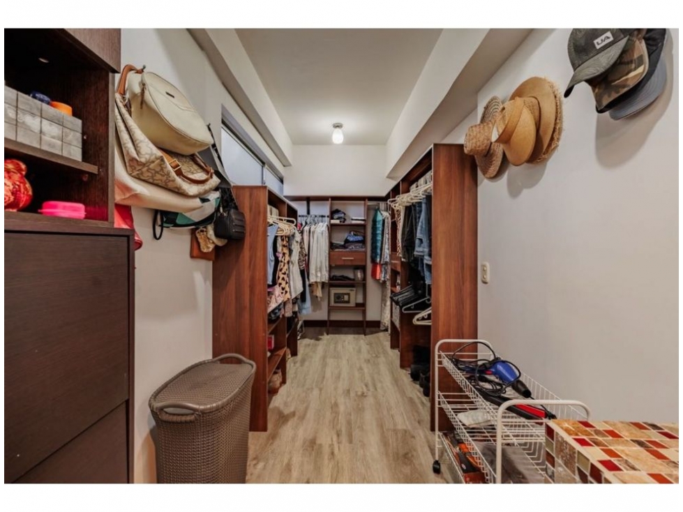 Apartamento en venta en Loma Del Escobero, Envigado · foto 11 de 24
