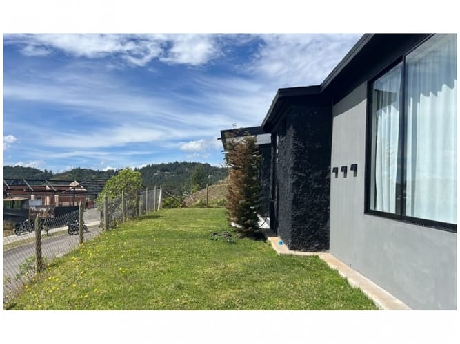 Casa de 3 alcobas en venta en Las Palmas, Envigado, 260 m² · foto 2 de 18
