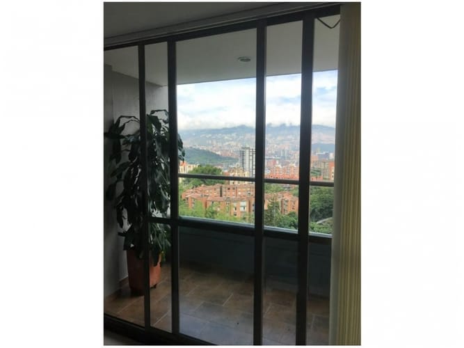 Apartamento de 3 alcobas en venta en El Poblado, Medellín, 92 m² · foto 3 de 19