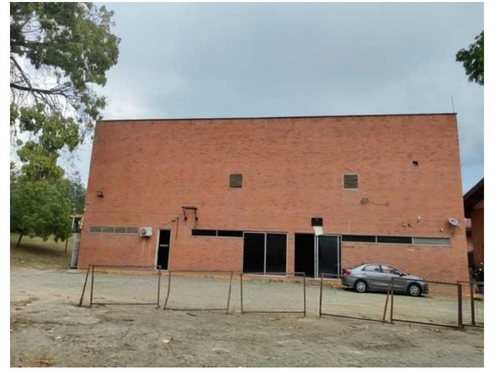 Warehouse in Paso real (694 m²) for Sale - 2