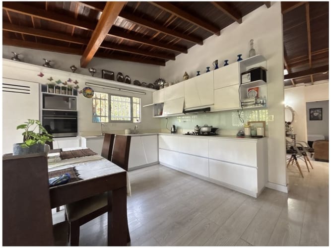 Casa de 6 alcobas en venta en Laureles, Medellín, 212 m² · foto 3 de 19