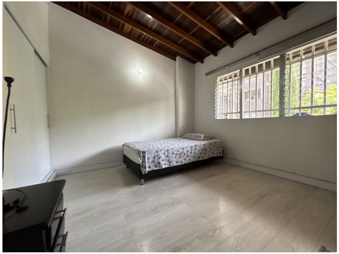 Casa de 6 alcobas en venta en Laureles, Medellín, 212 m² · foto 7 de 19