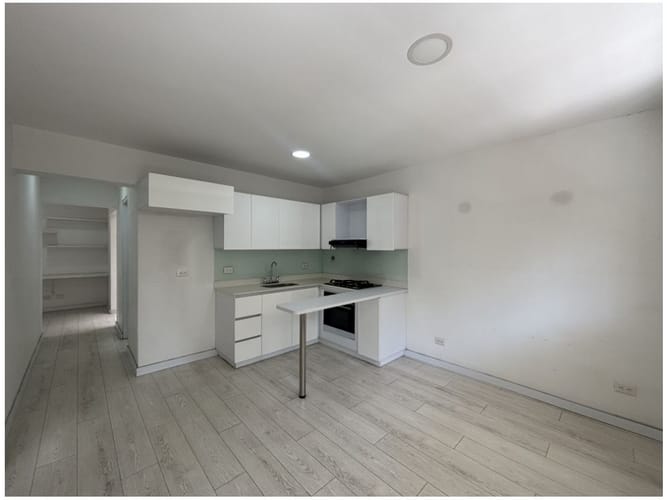 Casa de 6 alcobas en venta en Laureles, Medellín, 212 m² · foto 8 de 19