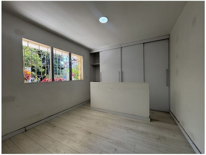 Casa de 6 alcobas en venta en Laureles, Medellín, 212 m² · foto 10 de 19