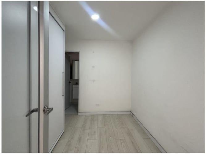 Casa de 6 alcobas en venta en Laureles, Medellín, 212 m² · foto 12 de 19