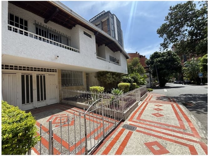 Casa de 6 alcobas en venta en Laureles, Medellín, 212 m² · foto 18 de 19