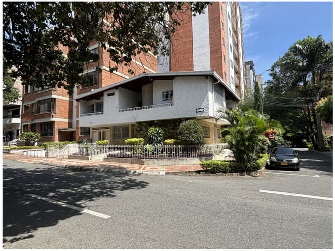 Casa de 6 alcobas en venta en Laureles, Medellín, 212 m² · foto 19 de 19