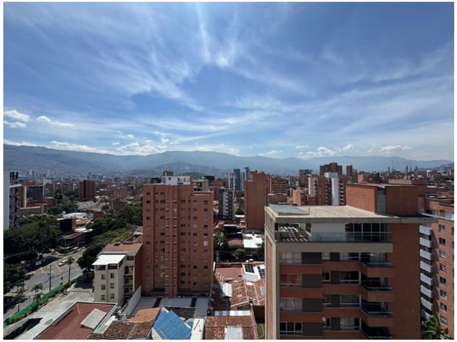 Apartamento de 3 alcobas en venta en Lorena, Medellín, 94 m² · foto 2 de 24