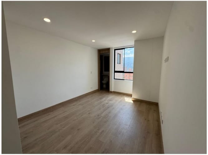 Apartamento de 3 alcobas en venta en Lorena, Medellín, 94 m² · foto 18 de 24
