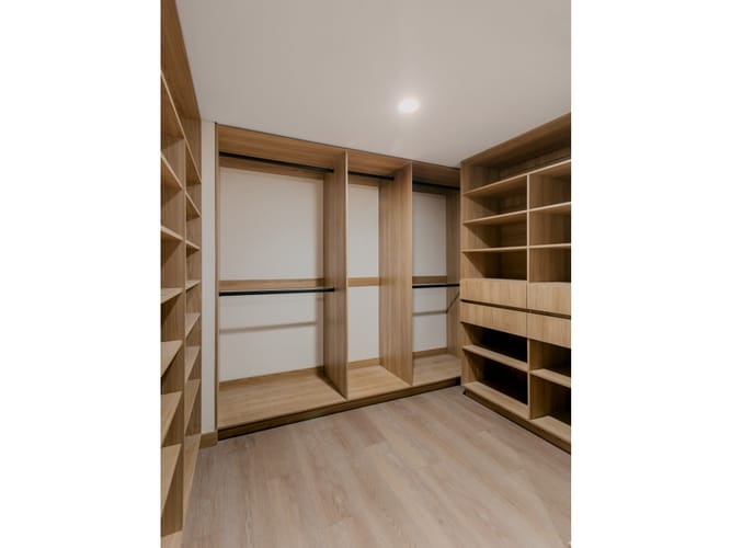 Apartamento de 3 alcobas en venta en Las Lomas No.1, Medellín, 270 m² · foto 3 de 12
