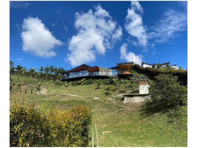 Casa de 4 alcobas en venta en San Juan Bosco, Marinilla, 234 m² · foto 4 de 17
