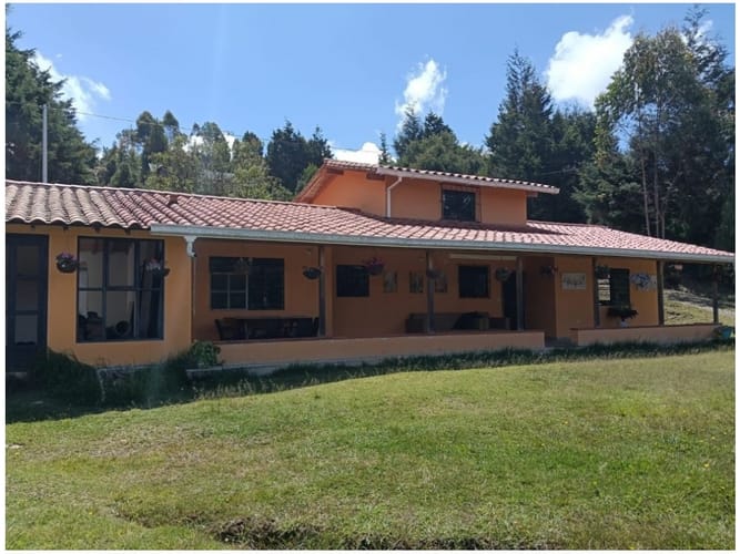 Casa de 3 alcobas en venta en Mazo, Medellín, 280 m² · foto 2 de 22