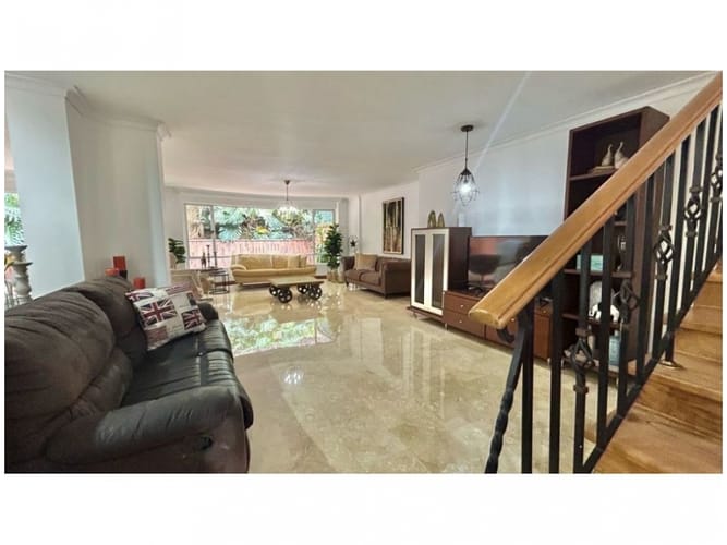 Casa de 4 alcobas en venta en San Lucas, Envigado, 373 m² · foto 3 de 20