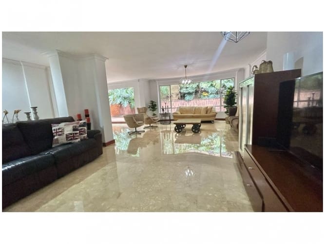 Casa de 4 alcobas en venta en San Lucas, Envigado, 373 m² · foto 4 de 20