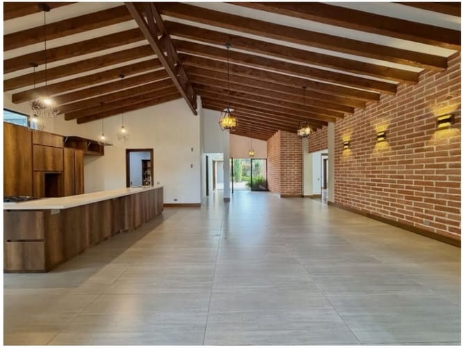 Casa de 5 alcobas en venta en Llano Grande, Rionegro, 380 m² · foto 4 de 10
