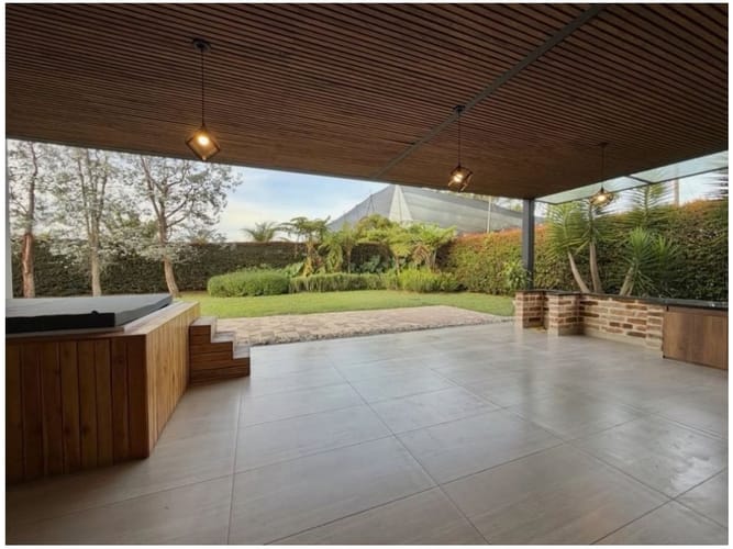 Casa de 5 alcobas en venta en Llano Grande, Rionegro, 380 m² · foto 6 de 10