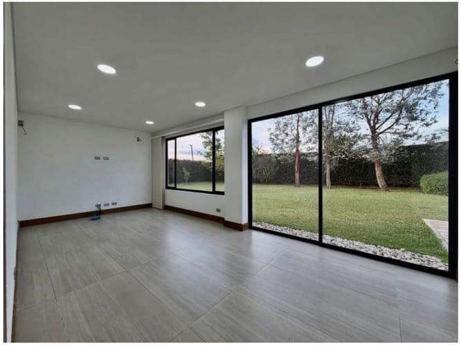 Casa de 5 alcobas en venta en Llano Grande, Rionegro, 380 m² · foto 9 de 10