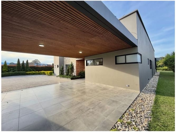Casa de 5 alcobas en venta en Llano Grande, Rionegro, 380 m² · foto 10 de 10