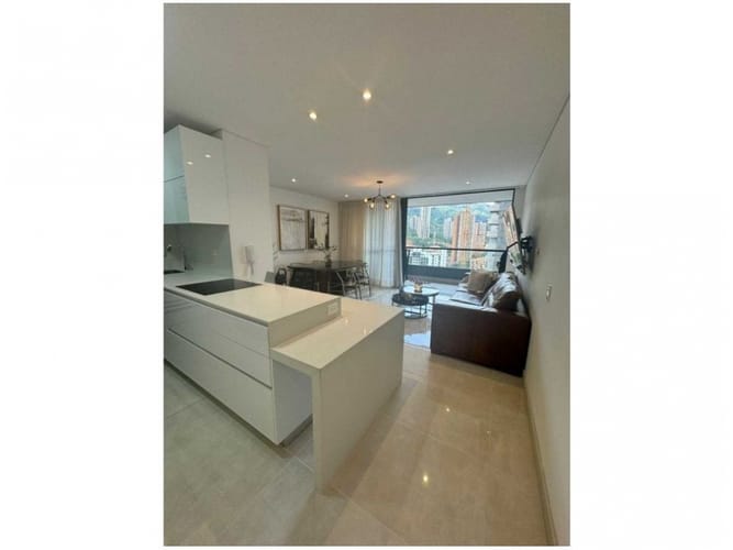 Apartamento de 1 alcoba en venta en Los Balsos, Medellín, 72 m² · foto 2 de 6