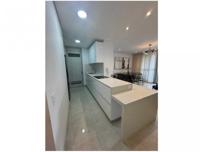 Apartamento de 1 alcoba en venta en Los Balsos, Medellín, 72 m² · foto 3 de 6