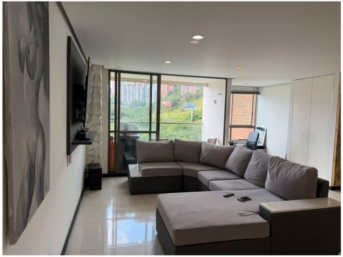 Apartamento de 2 alcobas en venta en Castropol, Medellín, 107 m² · foto 2 de 20