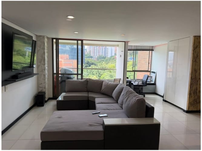 Apartamento de 2 alcobas en venta en Castropol, Medellín, 107 m² · foto 4 de 20