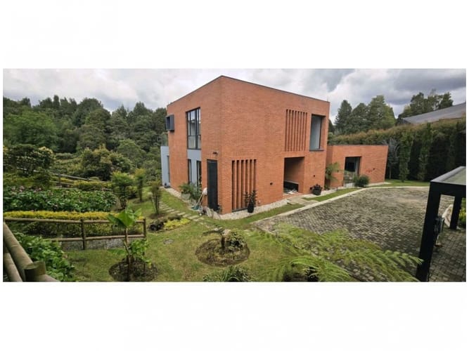 Casa de 4 alcobas en venta en Pantanillo, Envigado, 400 m² · foto 2 de 24