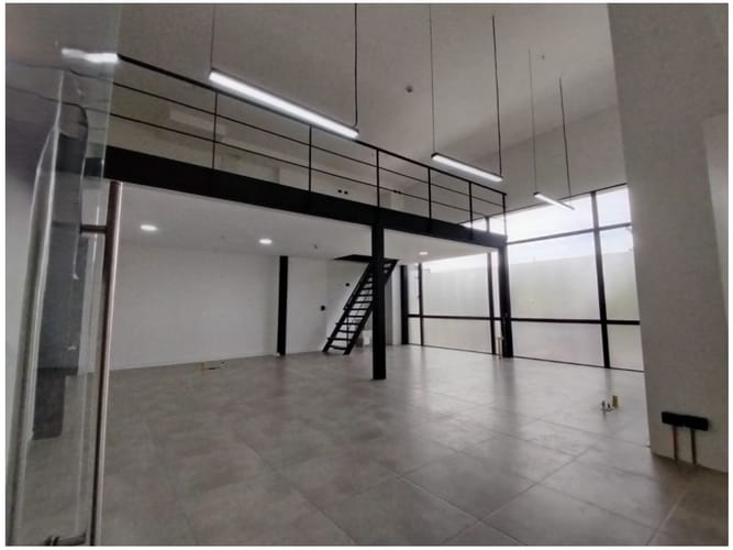 Local en venta en Gualanday, Rionegro, 98 m² · foto 2 de 12