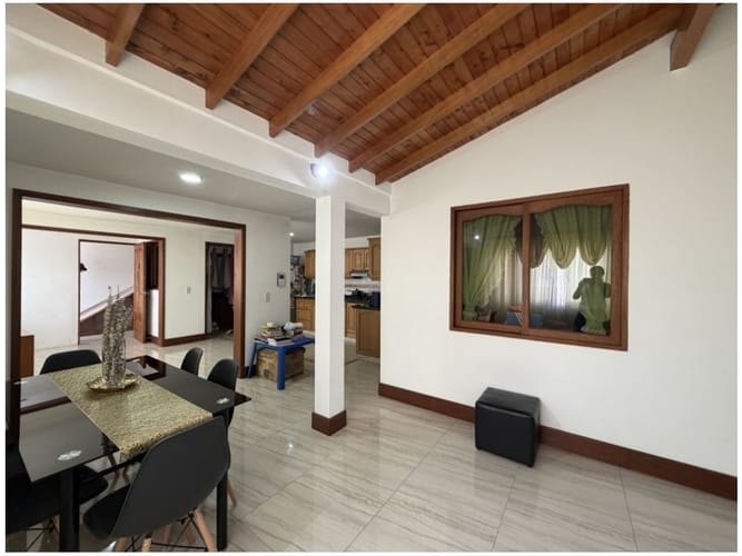 Casa de 5 alcobas en venta en La Ceja, 409 m² · foto 2 de 20