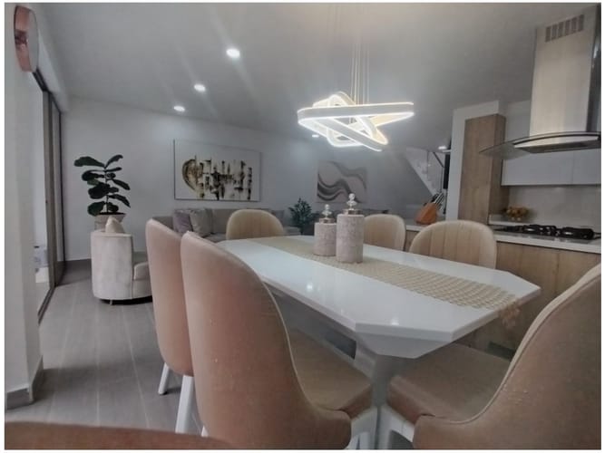 Casa de 4 alcobas en venta en La Ceja, 190 m² · foto 2 de 15