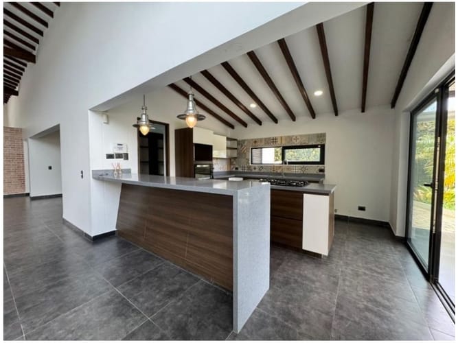 Casa de 4 alcobas en venta en Vía Las Palmas, Envigado, 272 m² · foto 4 de 24