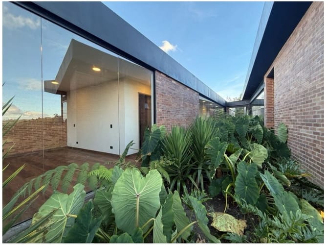 Casa de 3 alcobas en venta en Vía Las Palmas, Envigado, 316 m² · foto 2 de 24