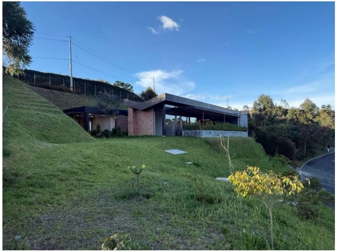 Casa de 3 alcobas en venta en Vía Las Palmas, Envigado, 316 m² · foto 3 de 24
