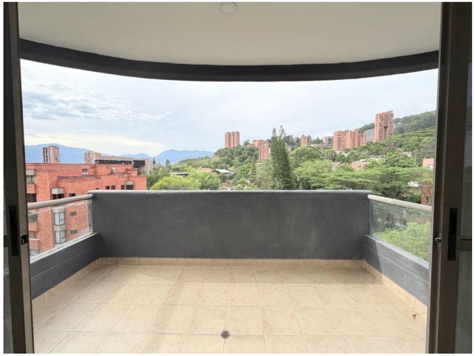 Apartamento en venta en Las Lomas No.1, Medellín · foto 2 de 10