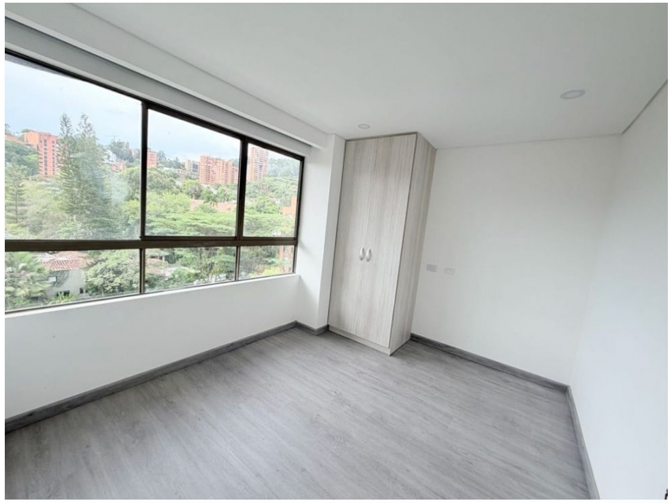 Apartamento en venta en Las Lomas No.1, Medellín · foto 8 de 10