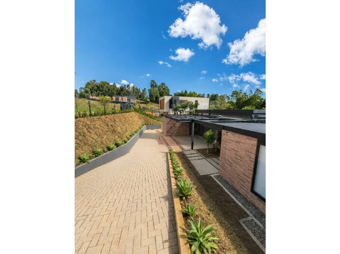 Casa de 3 alcobas en venta en Vía Las Palmas, Envigado, 1009 m² · foto 4 de 23
