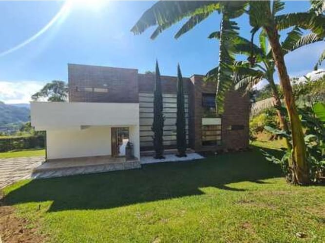 Casa de 3 alcobas en venta en Loma Del Escobero, Envigado, 332 m² · foto 4 de 10