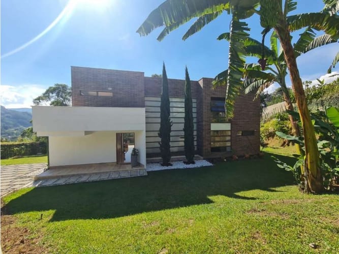 Casa de 3 alcobas en venta en Loma Del Escobero, Envigado, 332 m² · foto 5 de 10